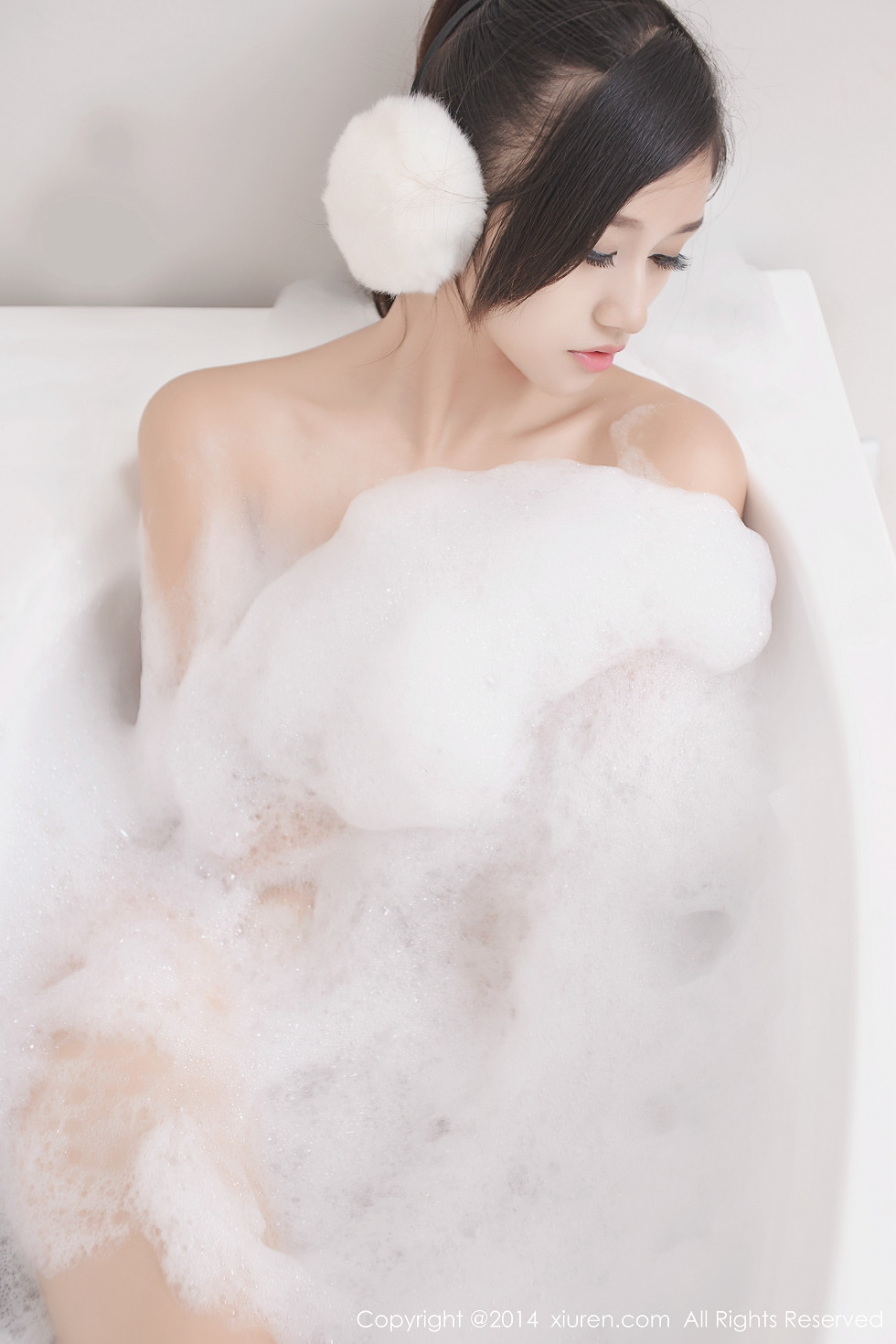 XiuRen第244期_嫩模史雨姐姐红色内衣下丰满美乳性感写真50P