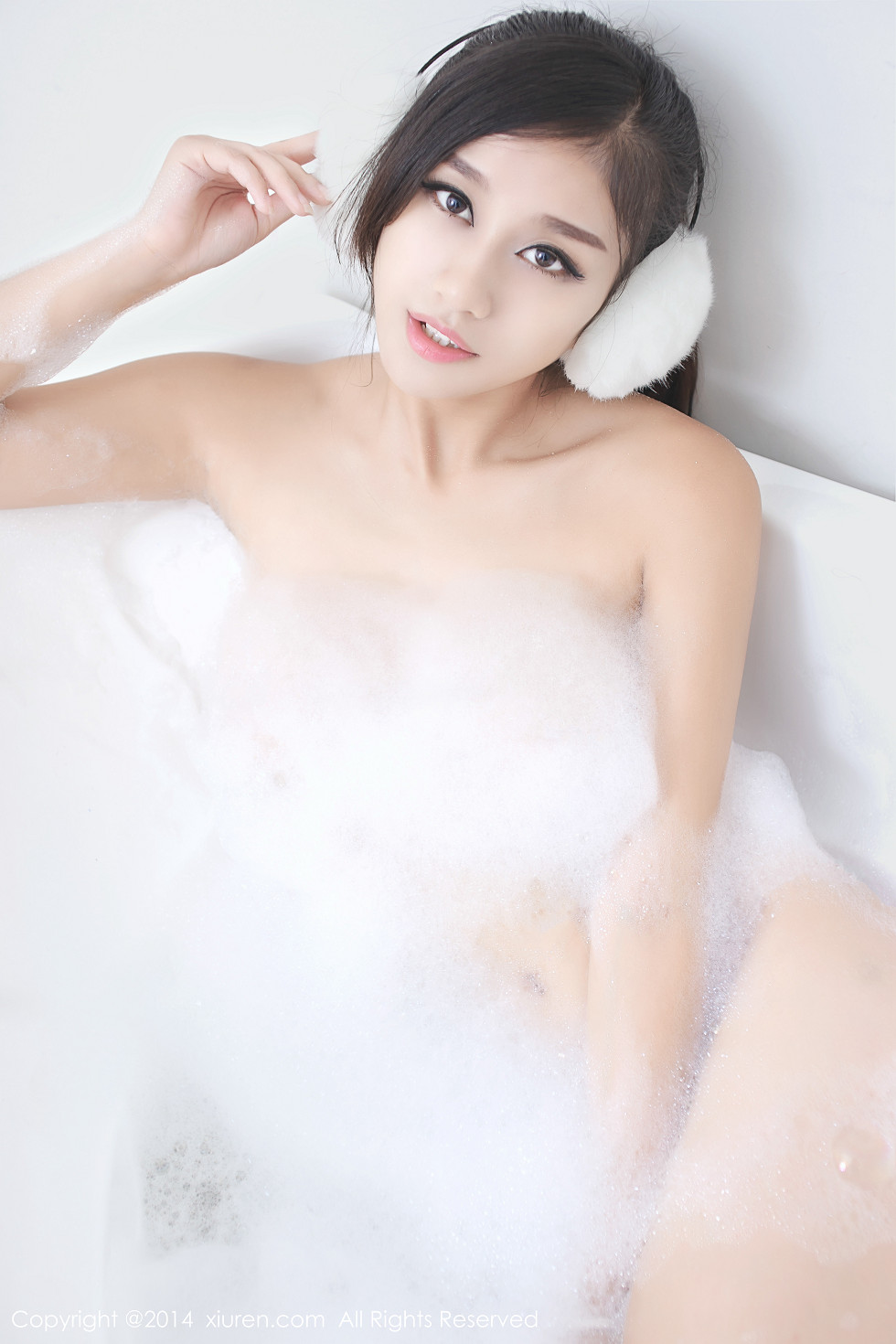 XiuRen第244期_嫩模史雨姐姐红色内衣下丰满美乳性感写真50P