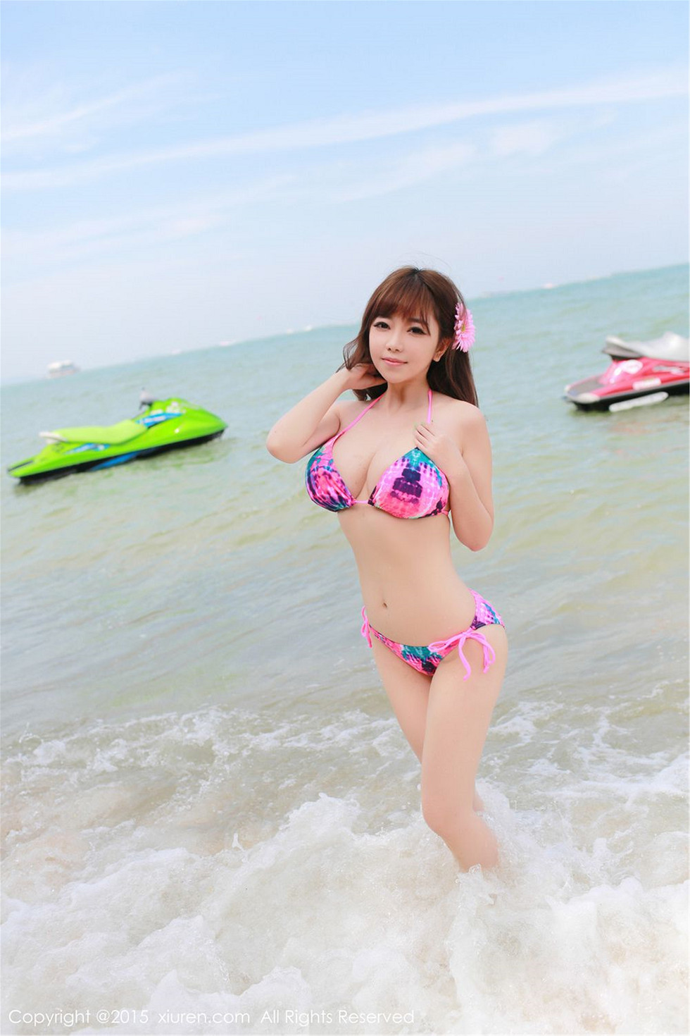 XiuRen第268期_比基尼美女刘飞儿Faye海滩边戏水撩人写真57P