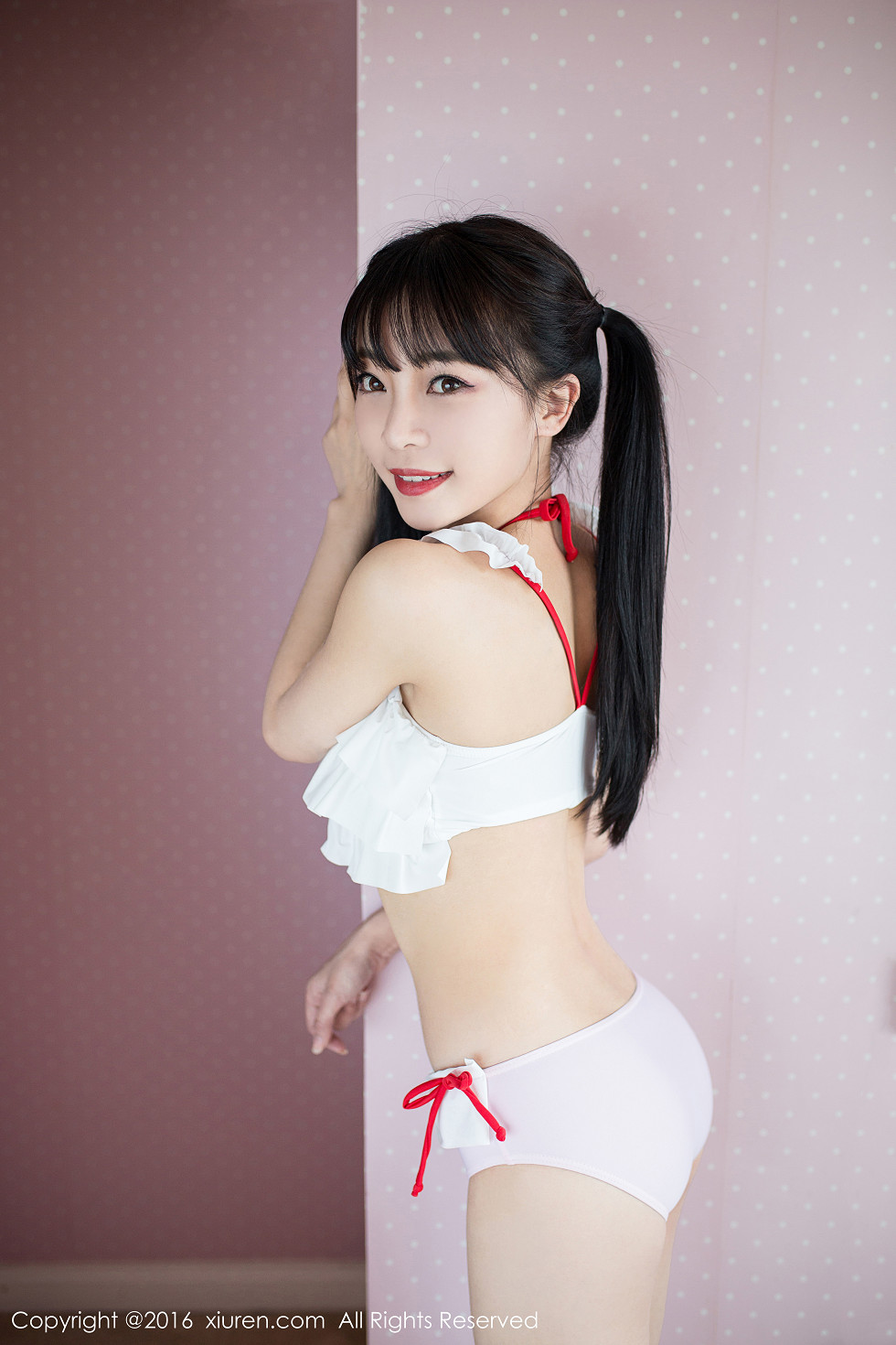 XiuRen第552期_嫩模Mio莉莉丝居家私房性感粉色内衣秀豪乳写真59P