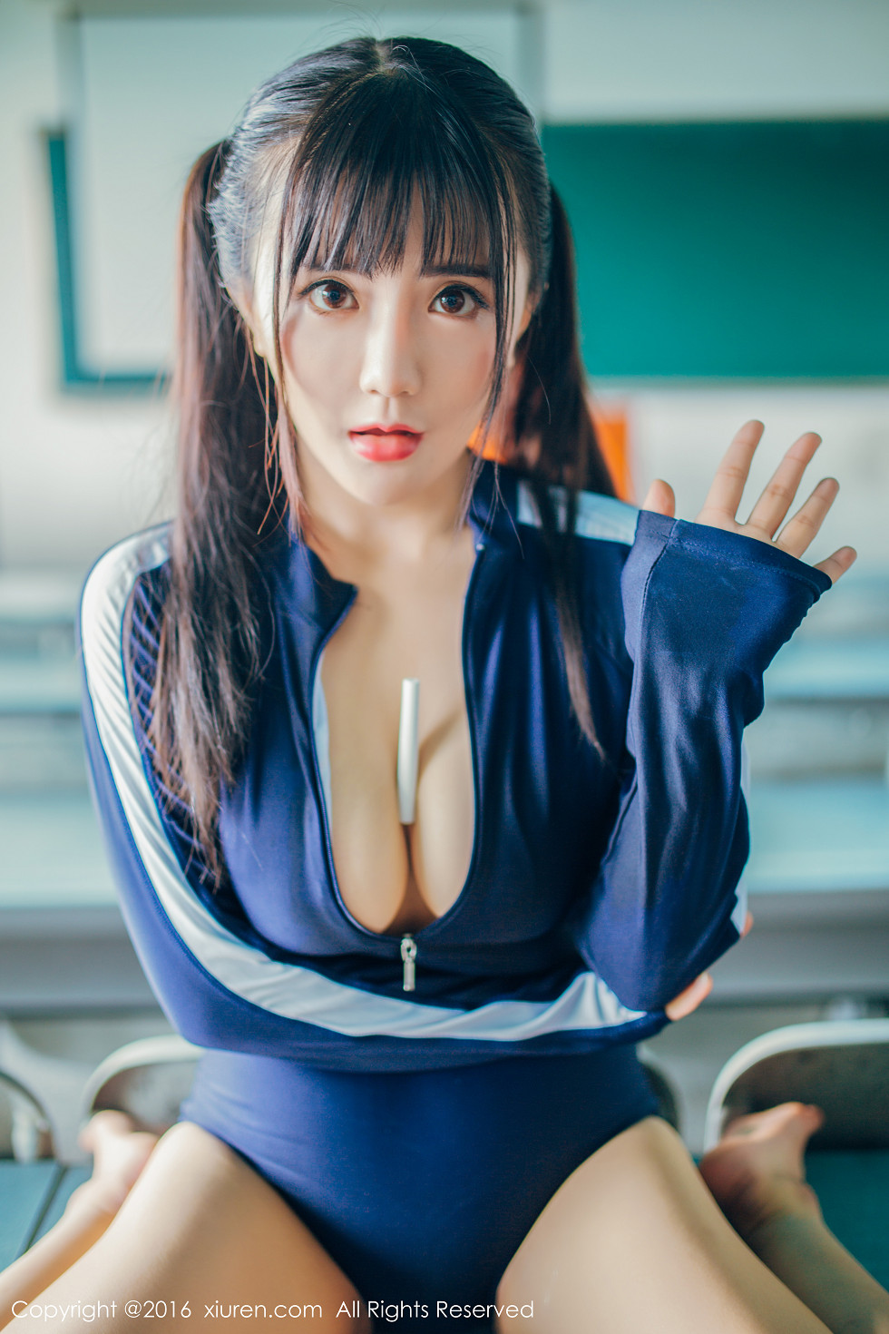 XiuRen第601期_巨乳美少女阿乖Kiddo性感女仆装丰乳肥臀撩人诱惑写真51P