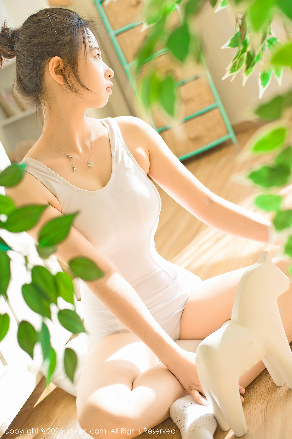 XiuRen第641期_嫩模草莓zz智齿美少女白色日系死库水秀傲人巨乳写真64P