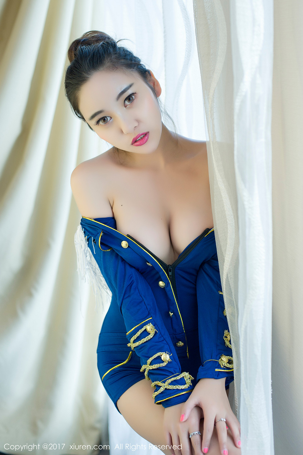 XiuRen第677期_巨乳美女嫩模李梓熙大尺度私房奶油抹乳完美诱惑写真68P