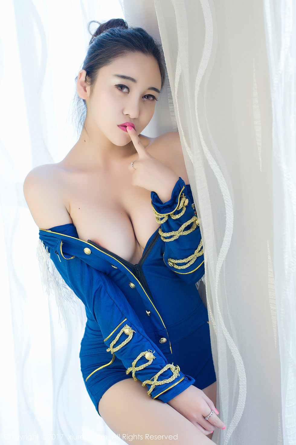 XiuRen第677期_巨乳美女嫩模李梓熙大尺度私房奶油抹乳完美诱惑写真68P