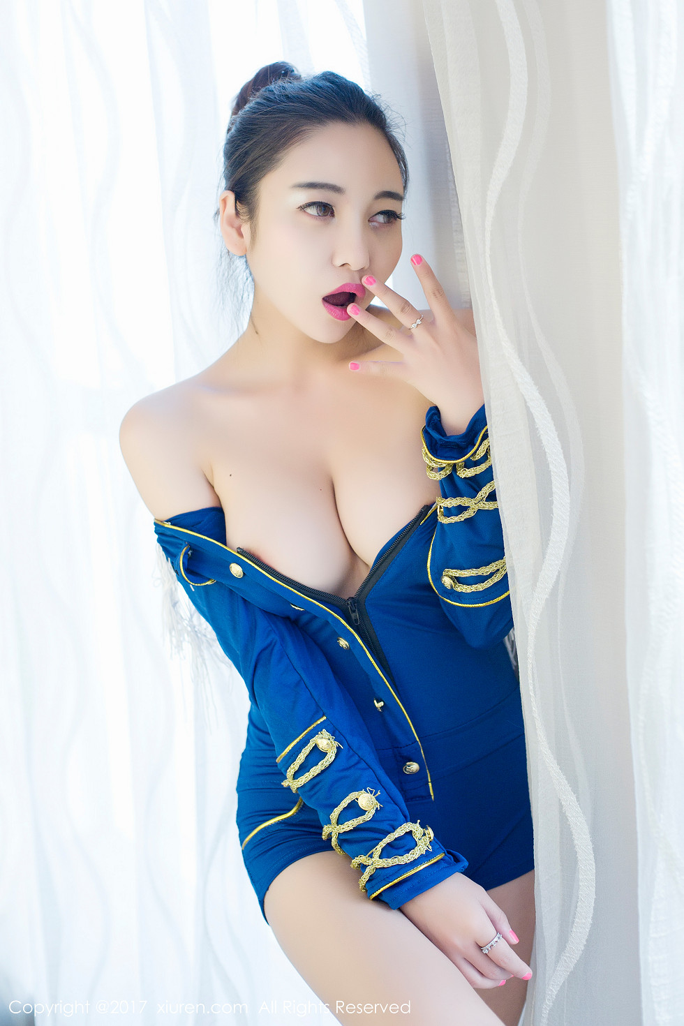 XiuRen第677期_巨乳美女嫩模李梓熙大尺度私房奶油抹乳完美诱惑写真68P