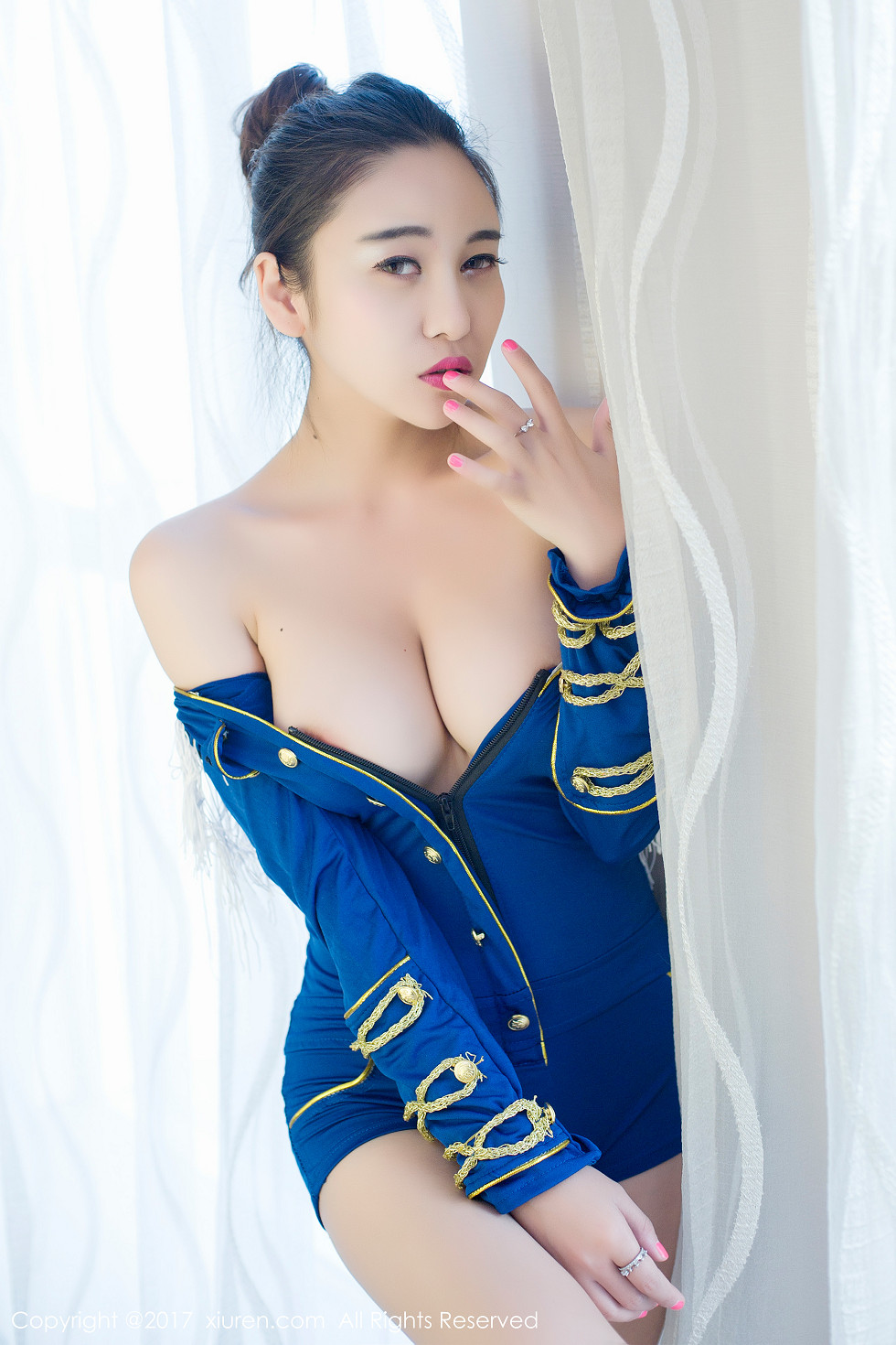 XiuRen第677期_巨乳美女嫩模李梓熙大尺度私房奶油抹乳完美诱惑写真68P