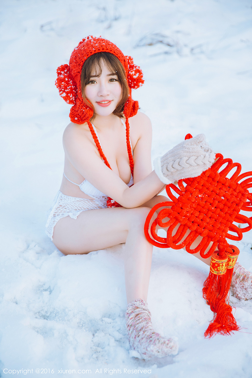 XiuRen第484期_嫩模徐cake雪地里白色缕空毛衣美丽冻人秀豪乳写真35P