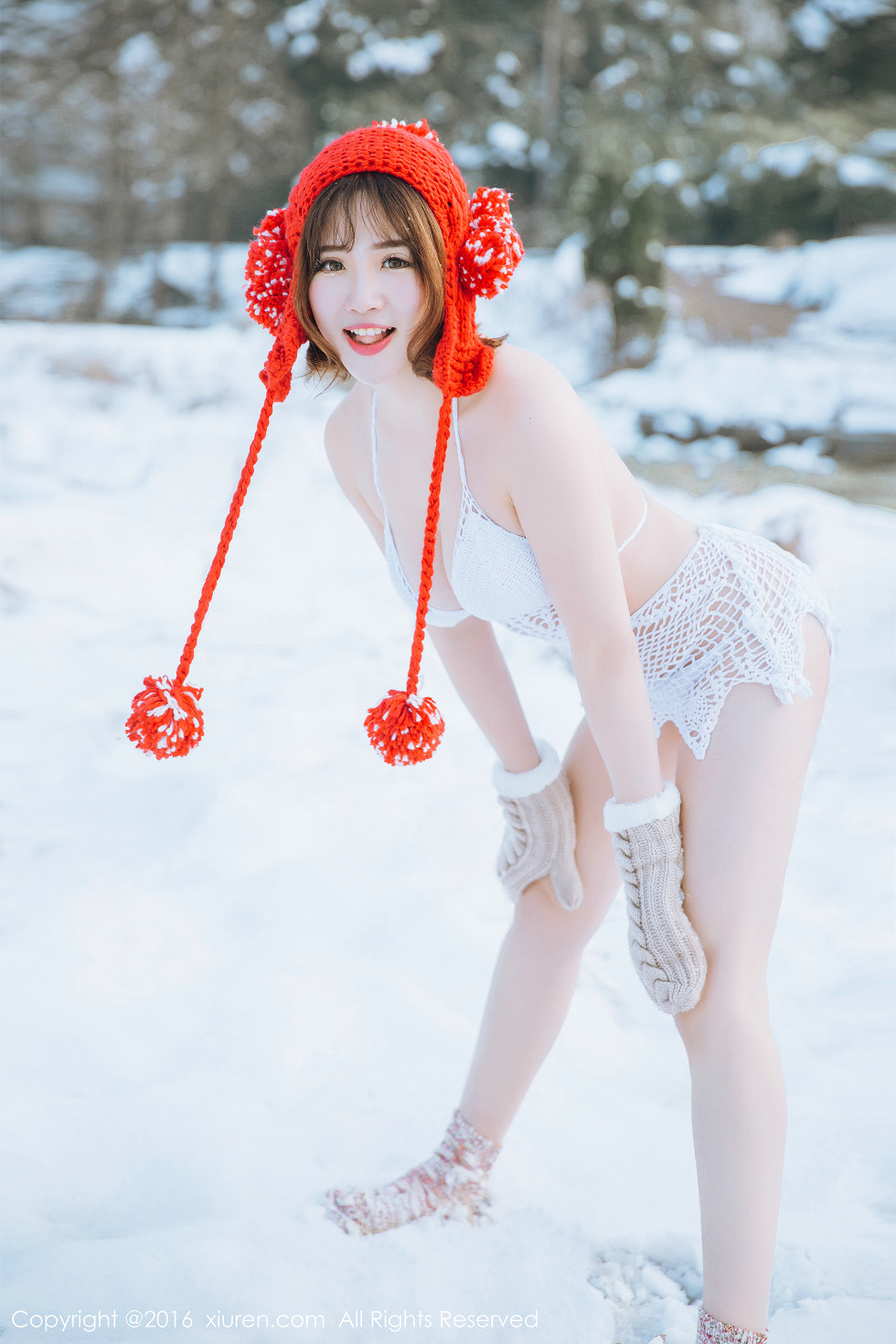 XiuRen第484期_嫩模徐cake雪地里白色缕空毛衣美丽冻人秀豪乳写真35P