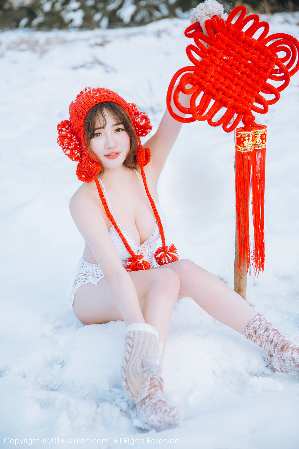 XiuRen第484期_嫩模徐cake雪地里白色缕空毛衣美丽冻人秀豪乳写真35P