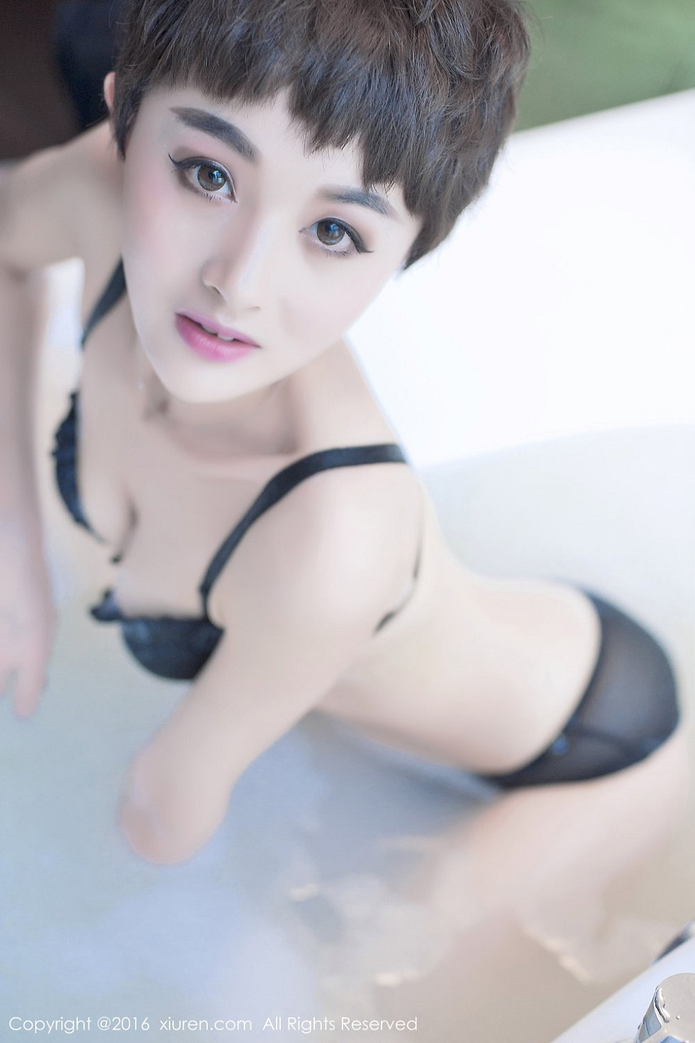 XiuRen第657期_嫩模baby_kiki浴缸里性感黑色内衣秀白嫩豪乳诱惑写真70P