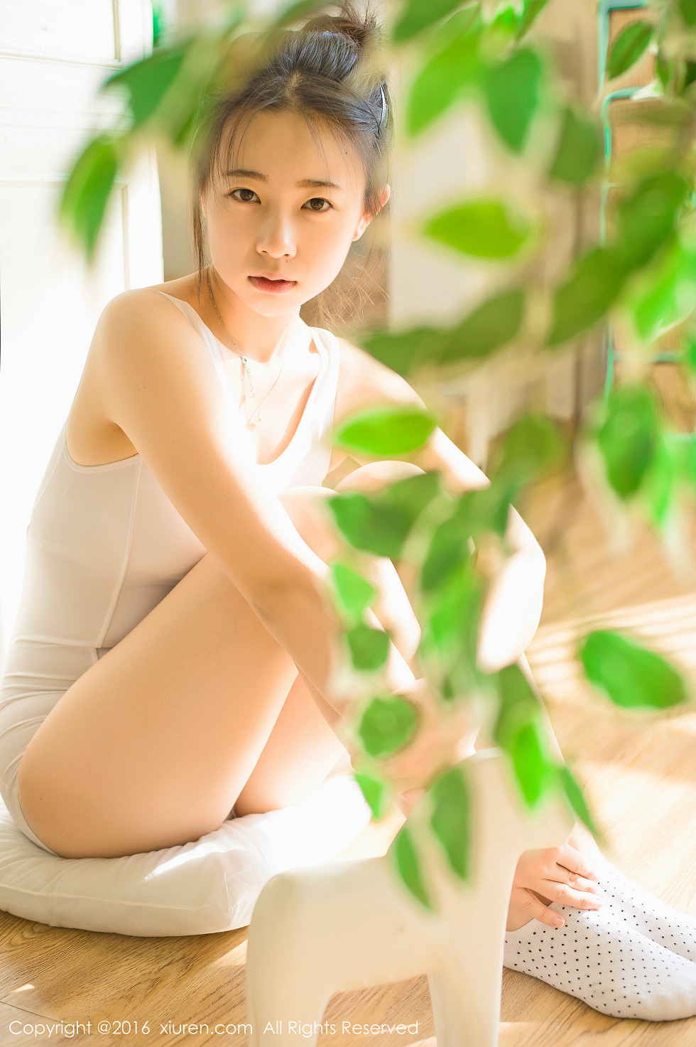 XiuRen第641期_嫩模草莓zz智齿美少女白色日系死库水秀傲人巨乳写真64P