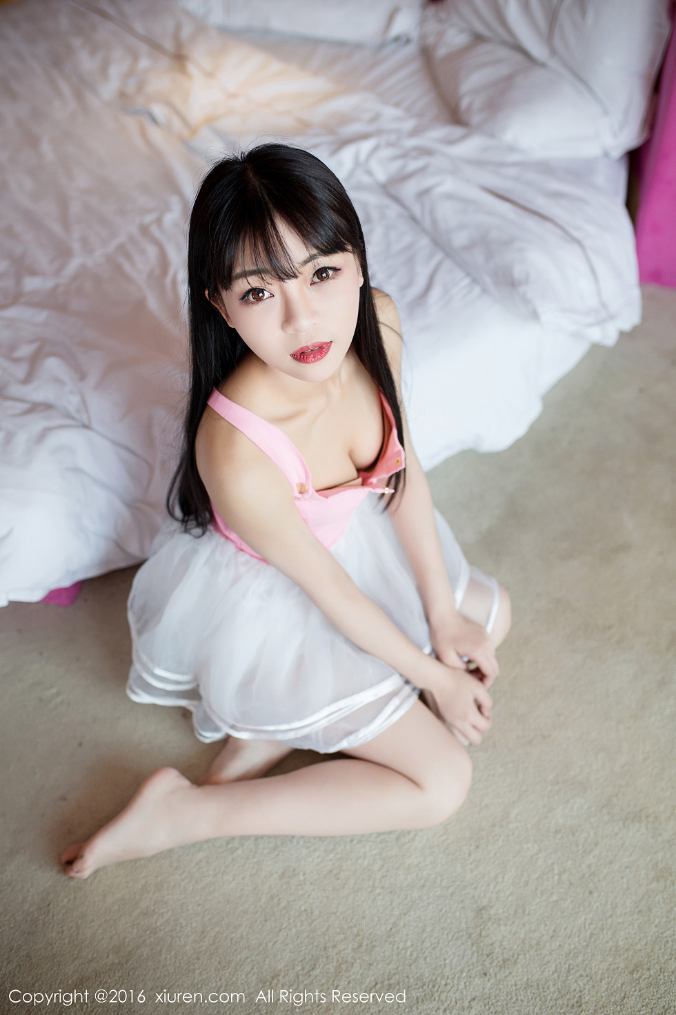 XiuRen第552期_嫩模Mio莉莉丝居家私房性感粉色内衣秀豪乳写真59P