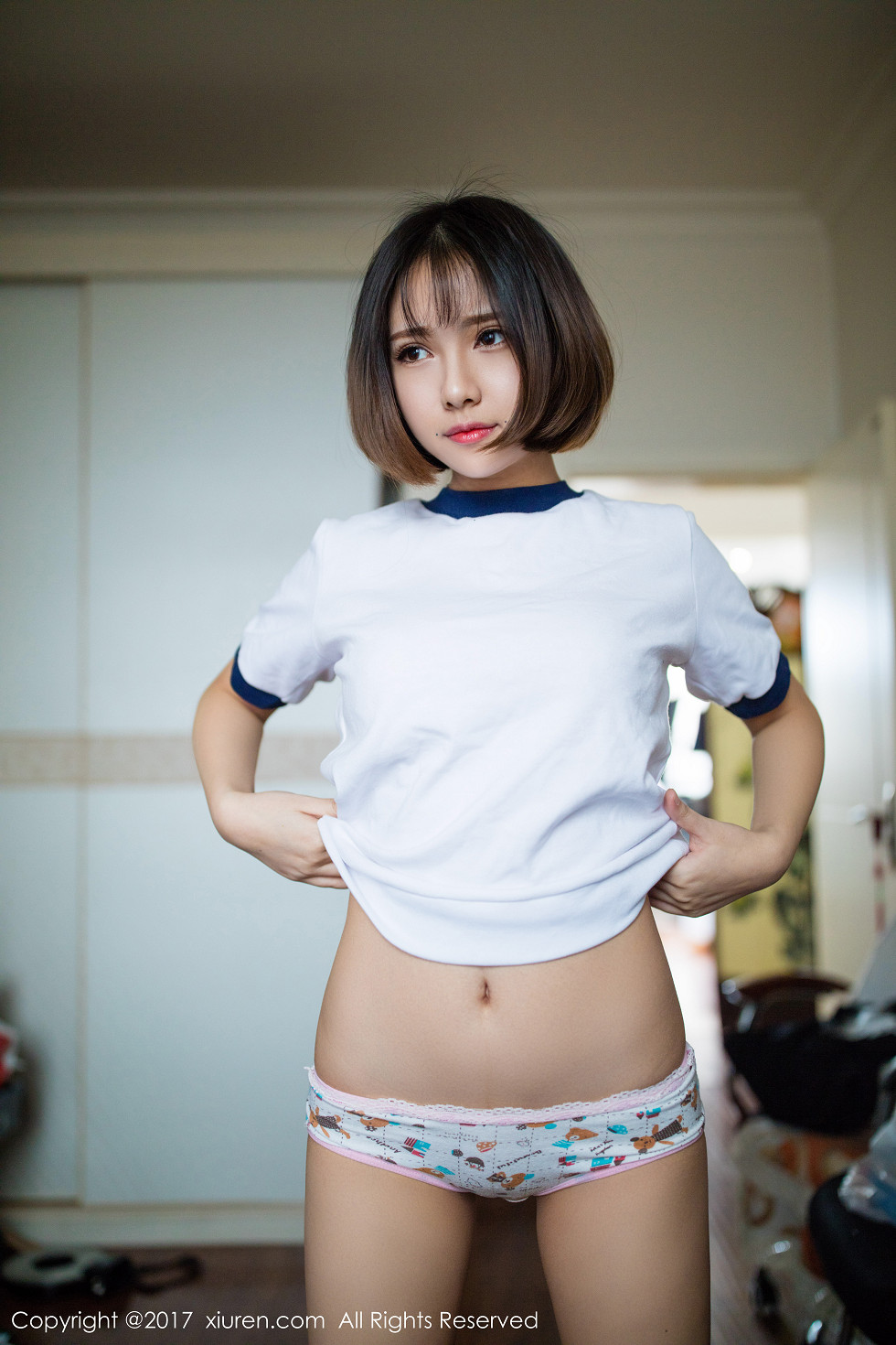 XiuRen第736期_童颜巨乳萝莉小魔女奈奈居家美少女撩衣秀半球诱惑写真41P