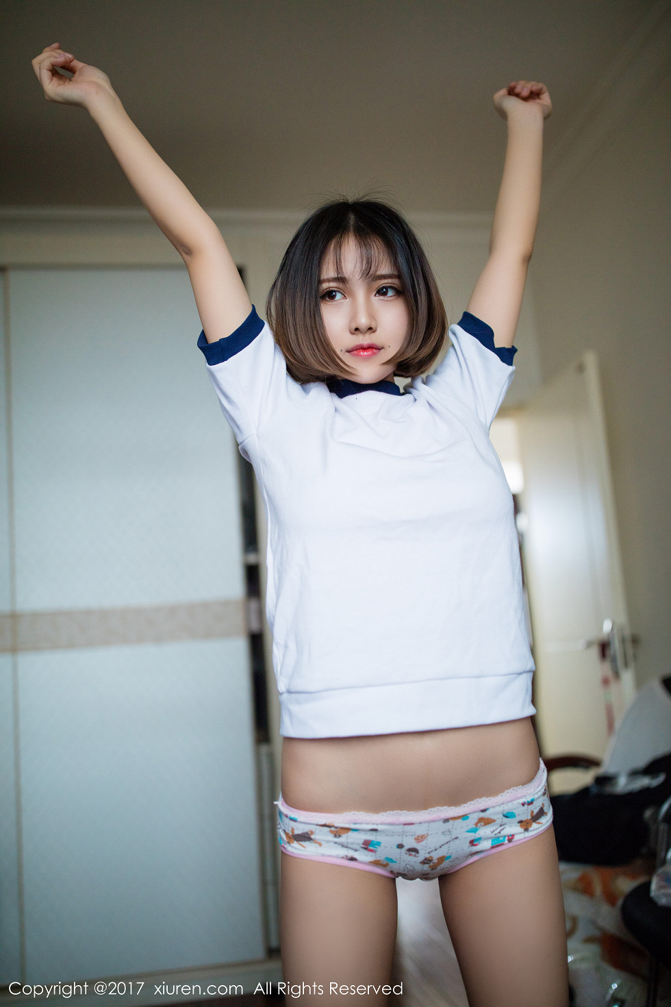 XiuRen第736期_童颜巨乳萝莉小魔女奈奈居家美少女撩衣秀半球诱惑写真41P