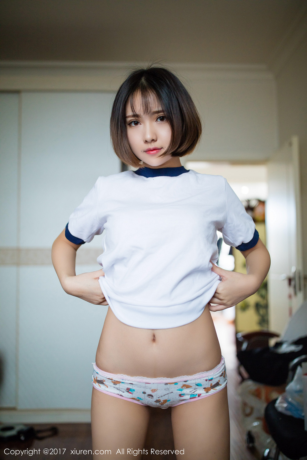 XiuRen第736期_童颜巨乳萝莉小魔女奈奈居家美少女撩衣秀半球诱惑写真41P