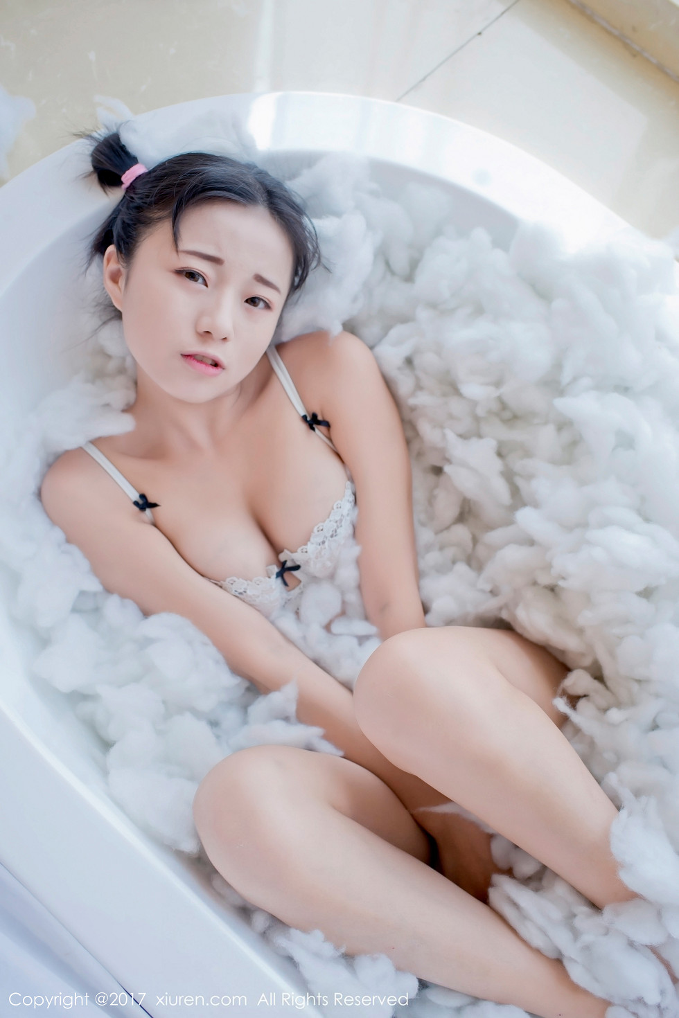 XiuRen第805期_童颜巨乳嫩模仓井优香居家性感内衣系列爆乳细腰完美身材写真51P