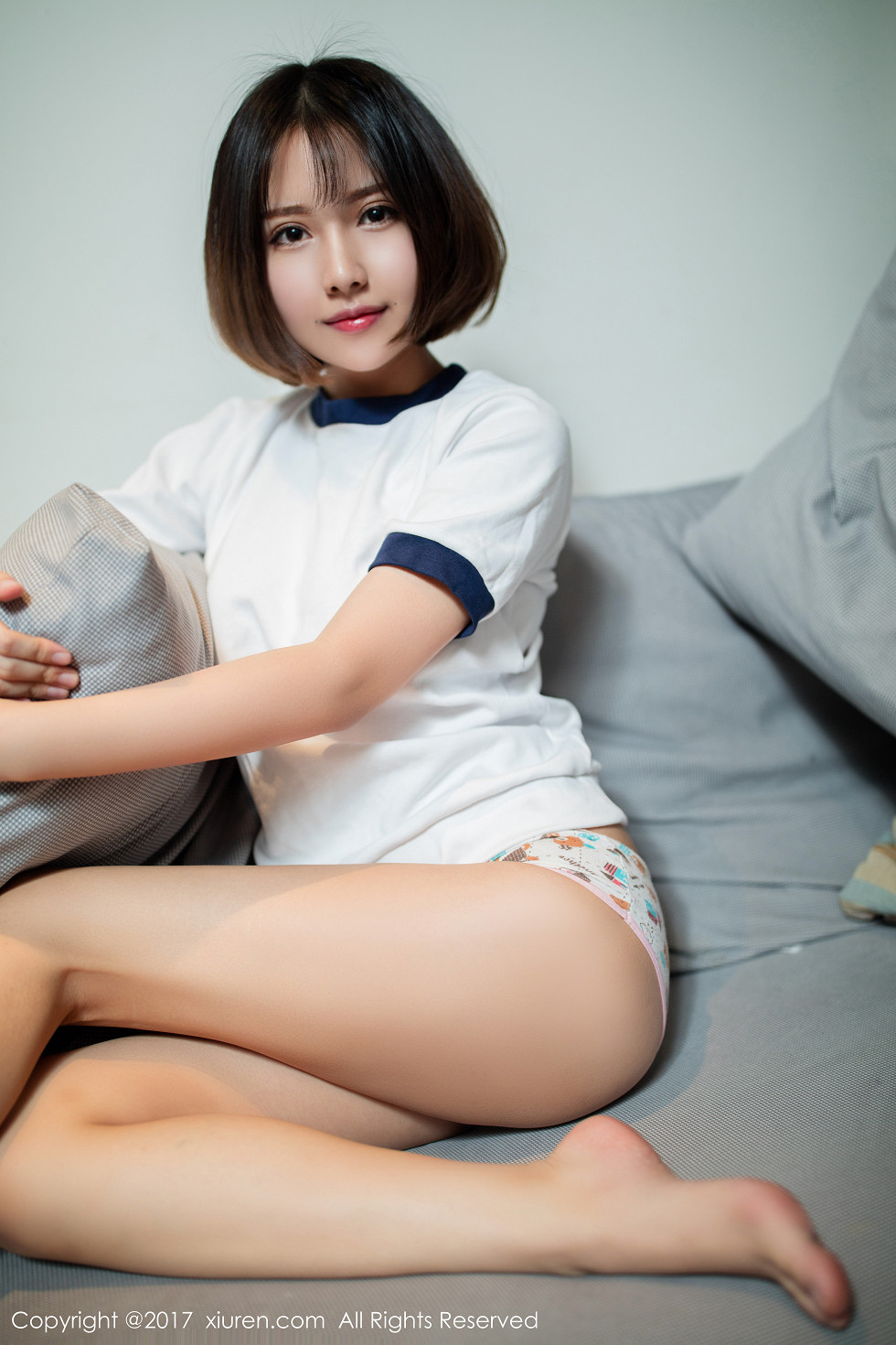 XiuRen第736期_童颜巨乳萝莉小魔女奈奈居家美少女撩衣秀半球诱惑写真41P