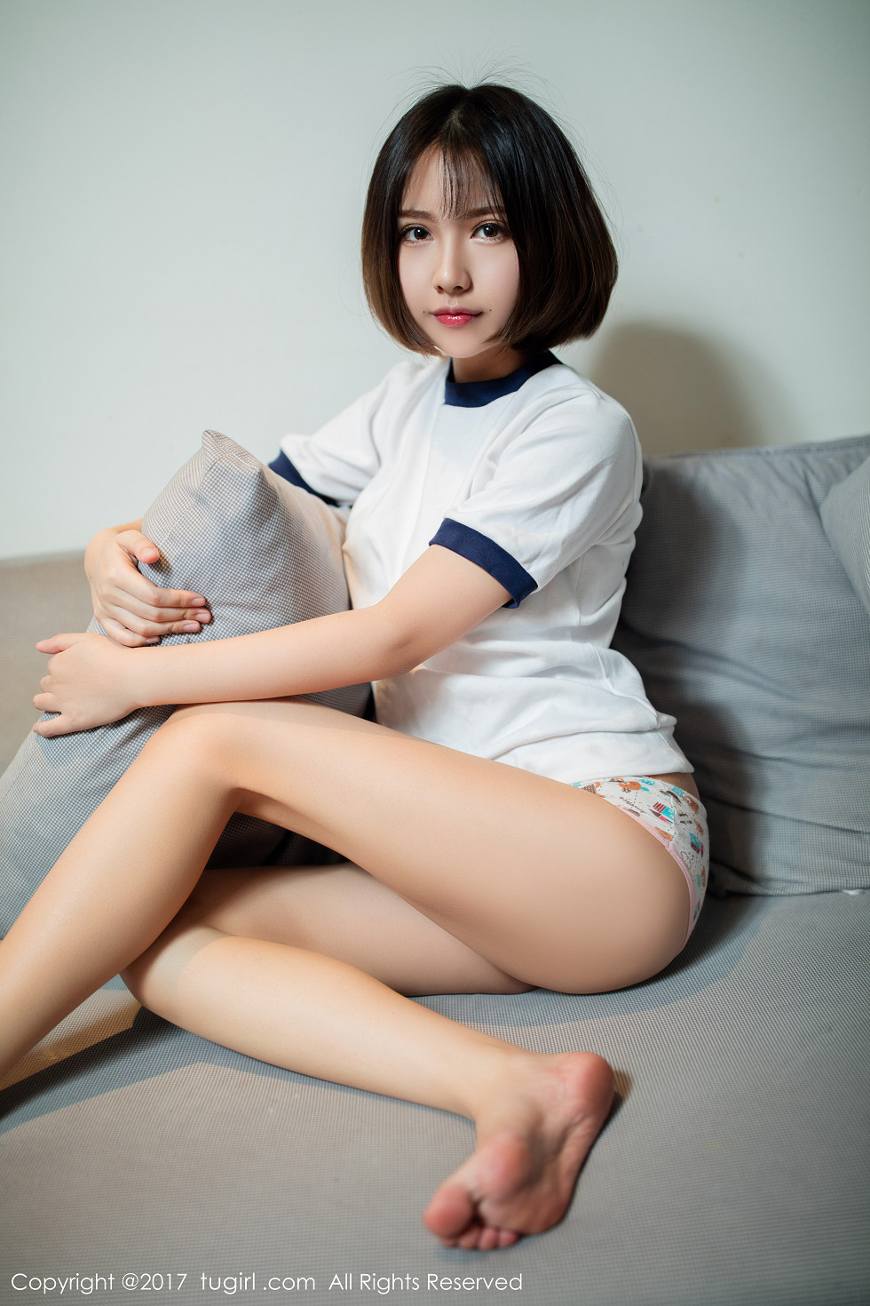 XiuRen第736期_童颜巨乳萝莉小魔女奈奈居家美少女撩衣秀半球诱惑写真41P