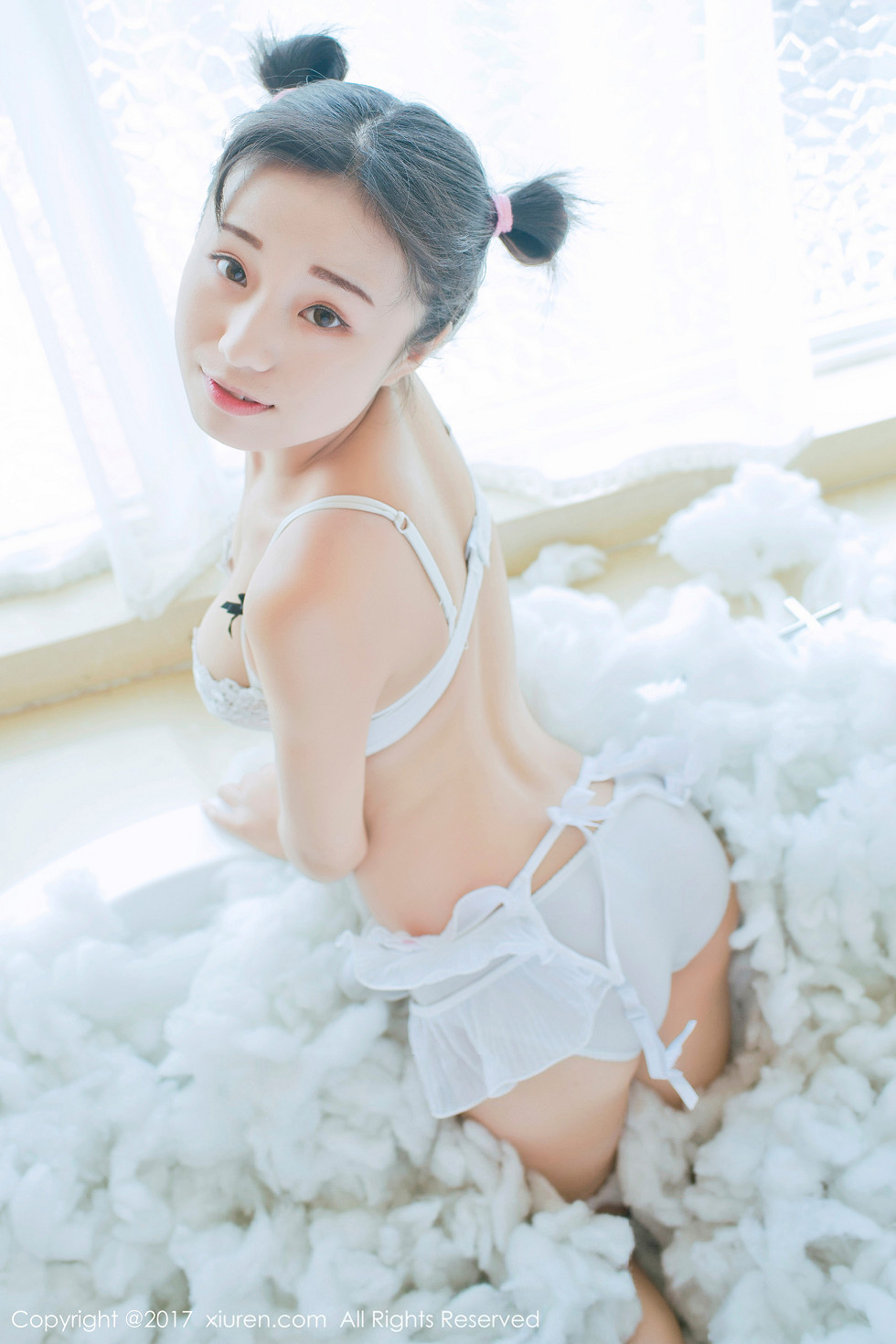 XiuRen第805期_童颜巨乳嫩模仓井优香居家性感内衣系列爆乳细腰完美身材写真51P