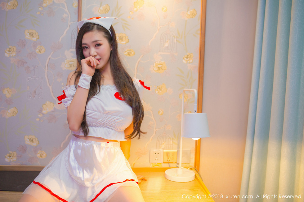 XiuRen第1052期_女神宋-KiKi私房温柔兔女郎+性感护士装完美制服诱惑写真54P