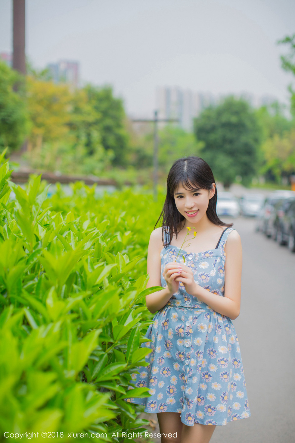 XiuRen第1094期_嫩模艾栗栗性感学生制服半脱黑色蕾丝内衣秀美胸迷人写真50P