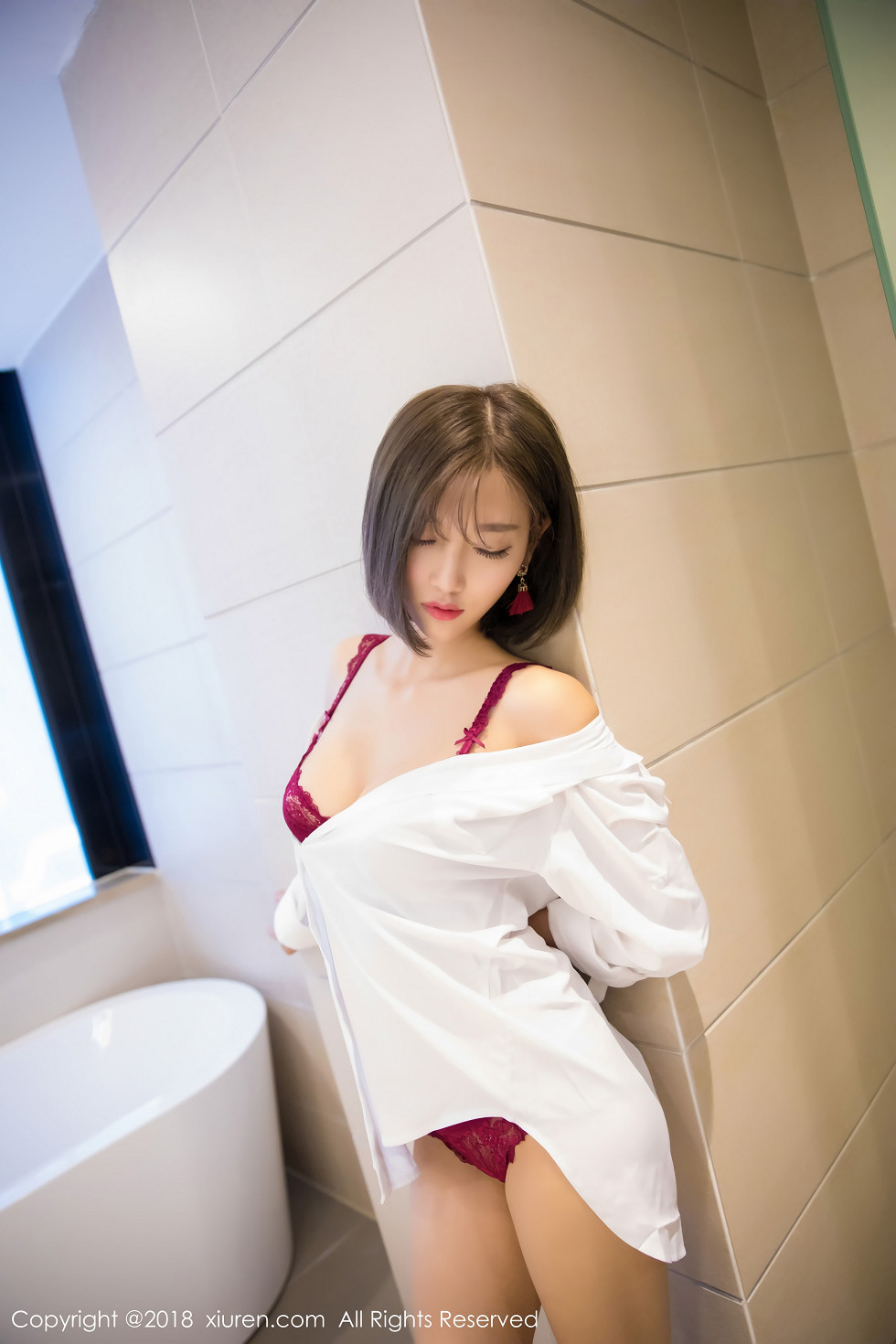 XiuRen第919期_女神杨晨晨sugar性感白衬衣秀红色蕾丝内衣完美身材写真54P