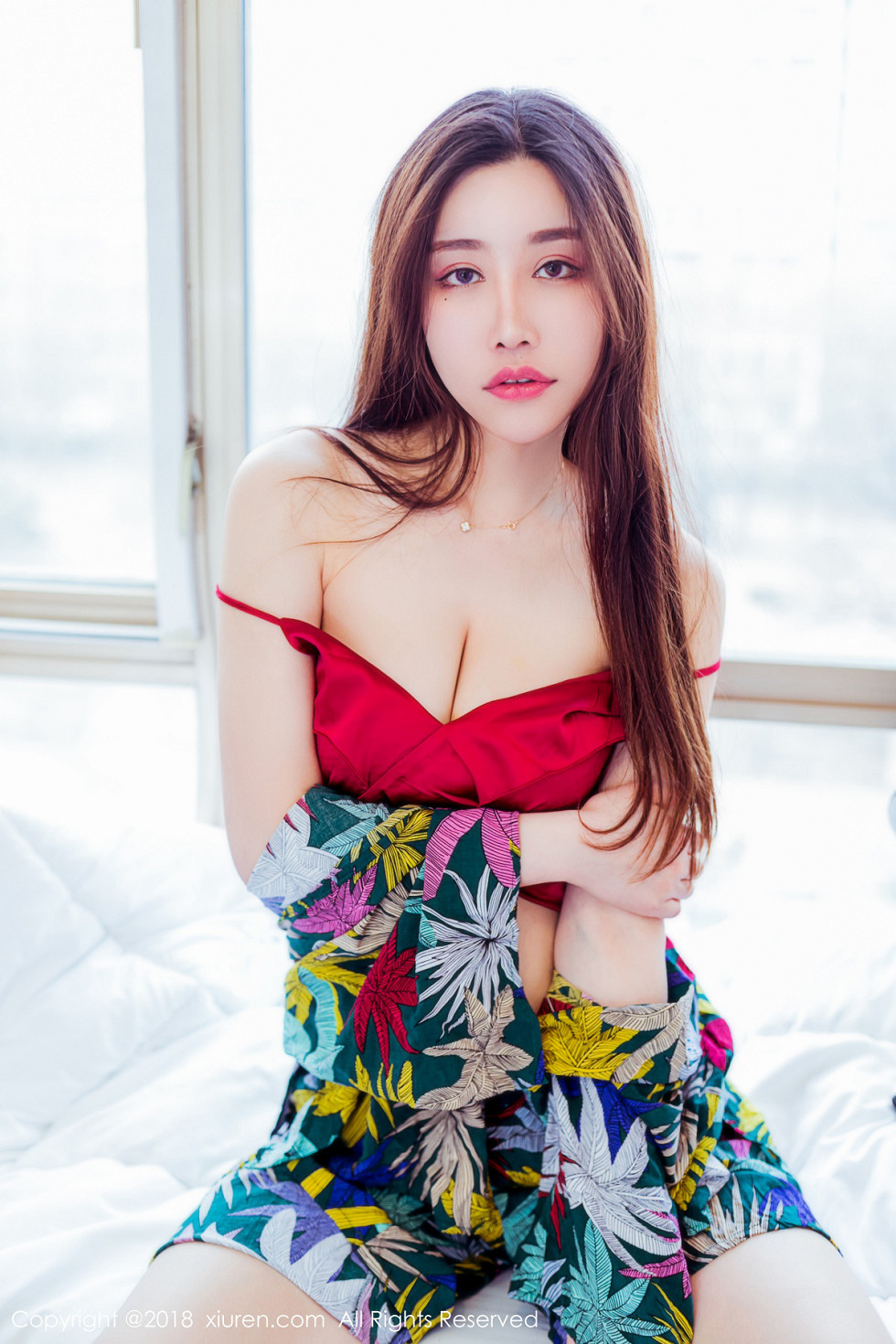 XiuRen第959_邻家美女美昕Yumi吊带牛仔连身裙秀滑嫩肌肤完美身材性感写真83P