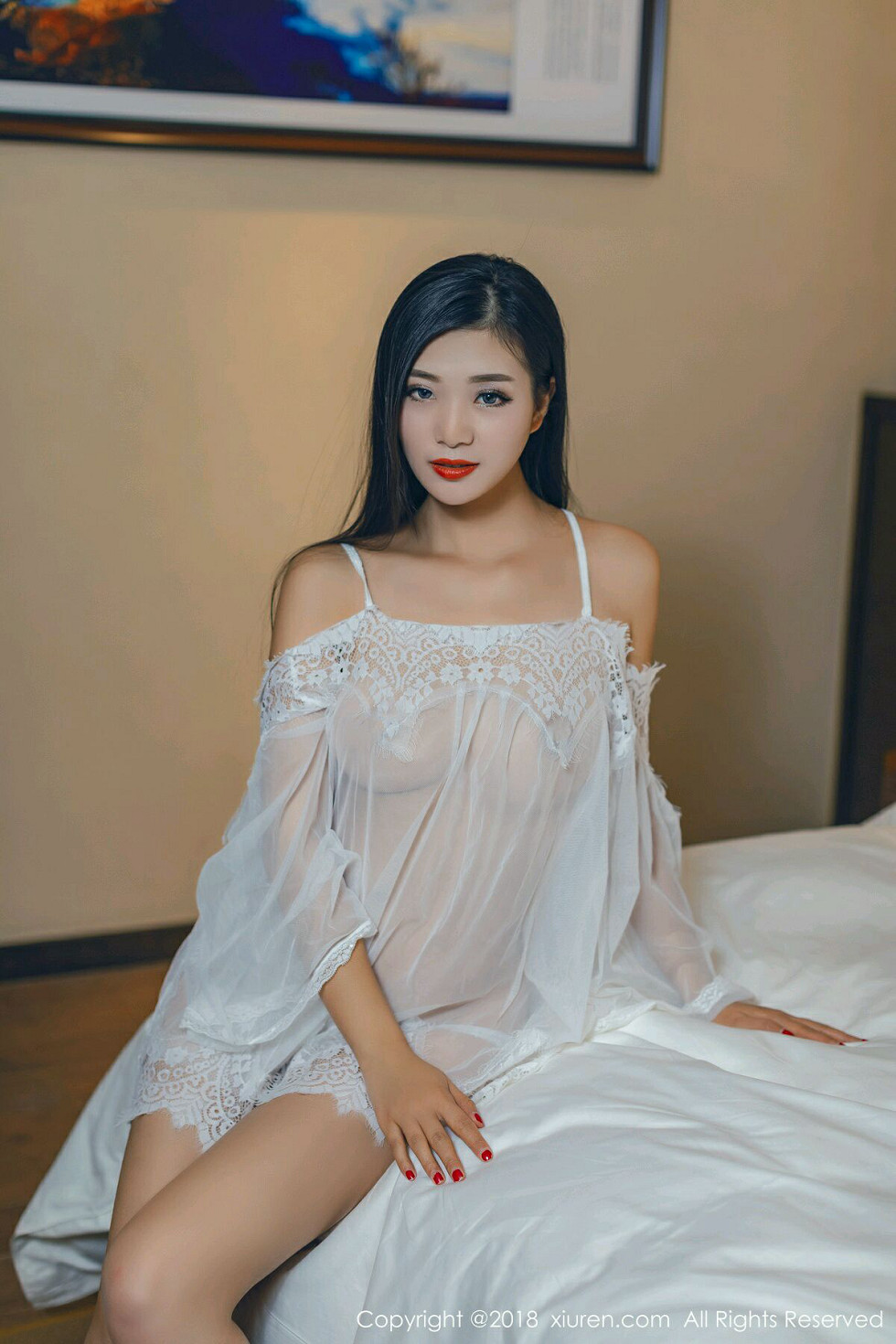 XiuRen第992期_女神宋-KiKi白色吊带薄纱无内真空透视秀美乳火辣诱惑写真31P