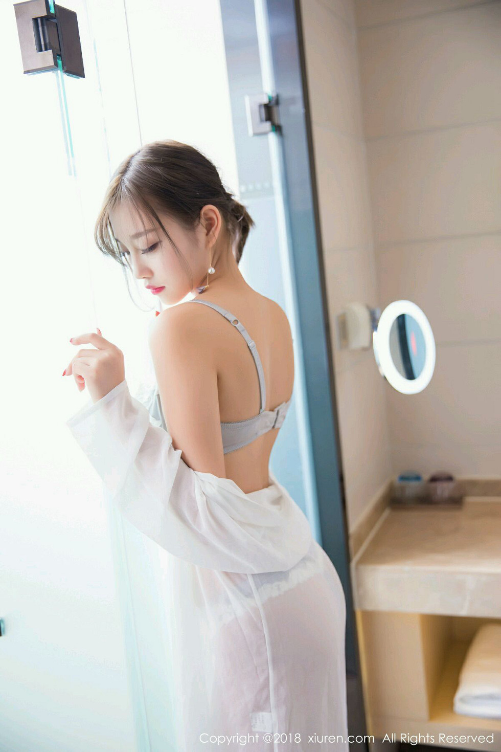 XiuRen第1033期_甜美女神杨晨晨sugar浴室里粉红吊带衣湿身透视诱惑写真53P