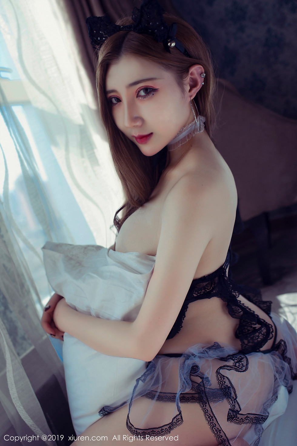 XiuRen第1692期_美模婉倩私房紫色透明薄纱女仆装秀火辣身材爆乳诱惑写真45P