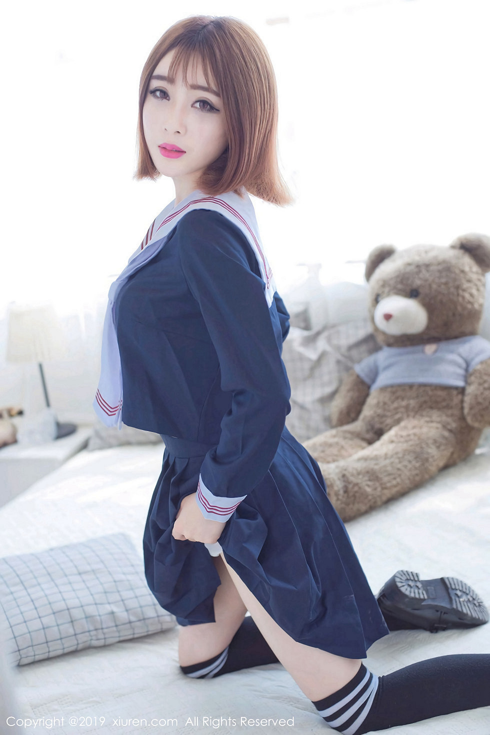 XiuRen第1451期_嫩模凌萍儿私房JK学生服半脱露蕾丝内衣傲人豪乳诱惑写真44P