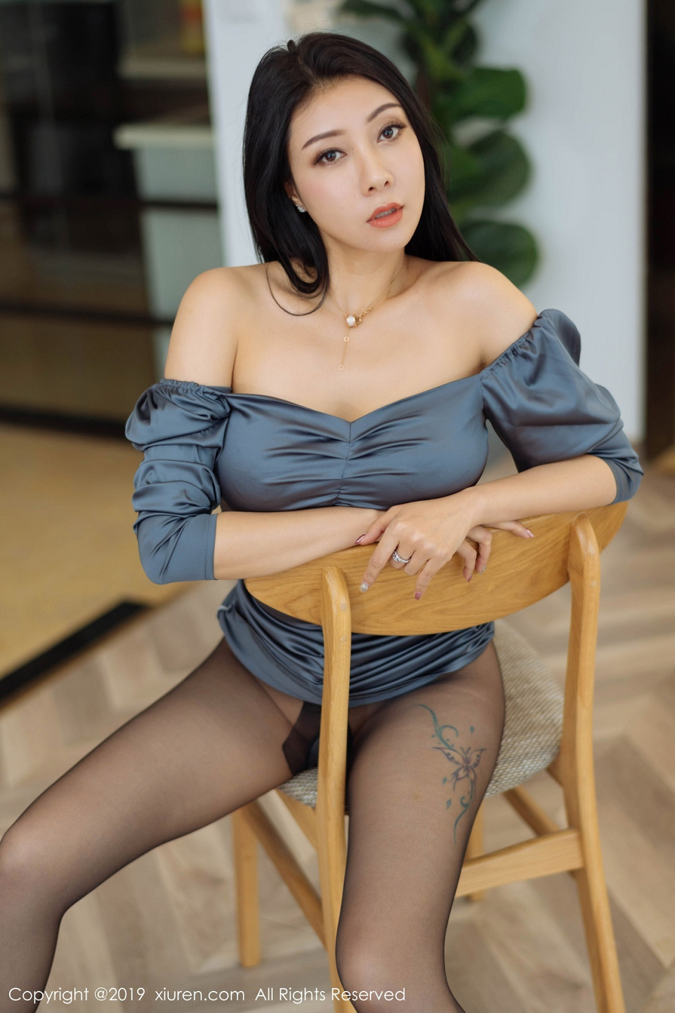 XiuRen第1863期_女神果儿Victoria私房抹胸内衣露豪乳血滴子遮点极致诱惑写真52P