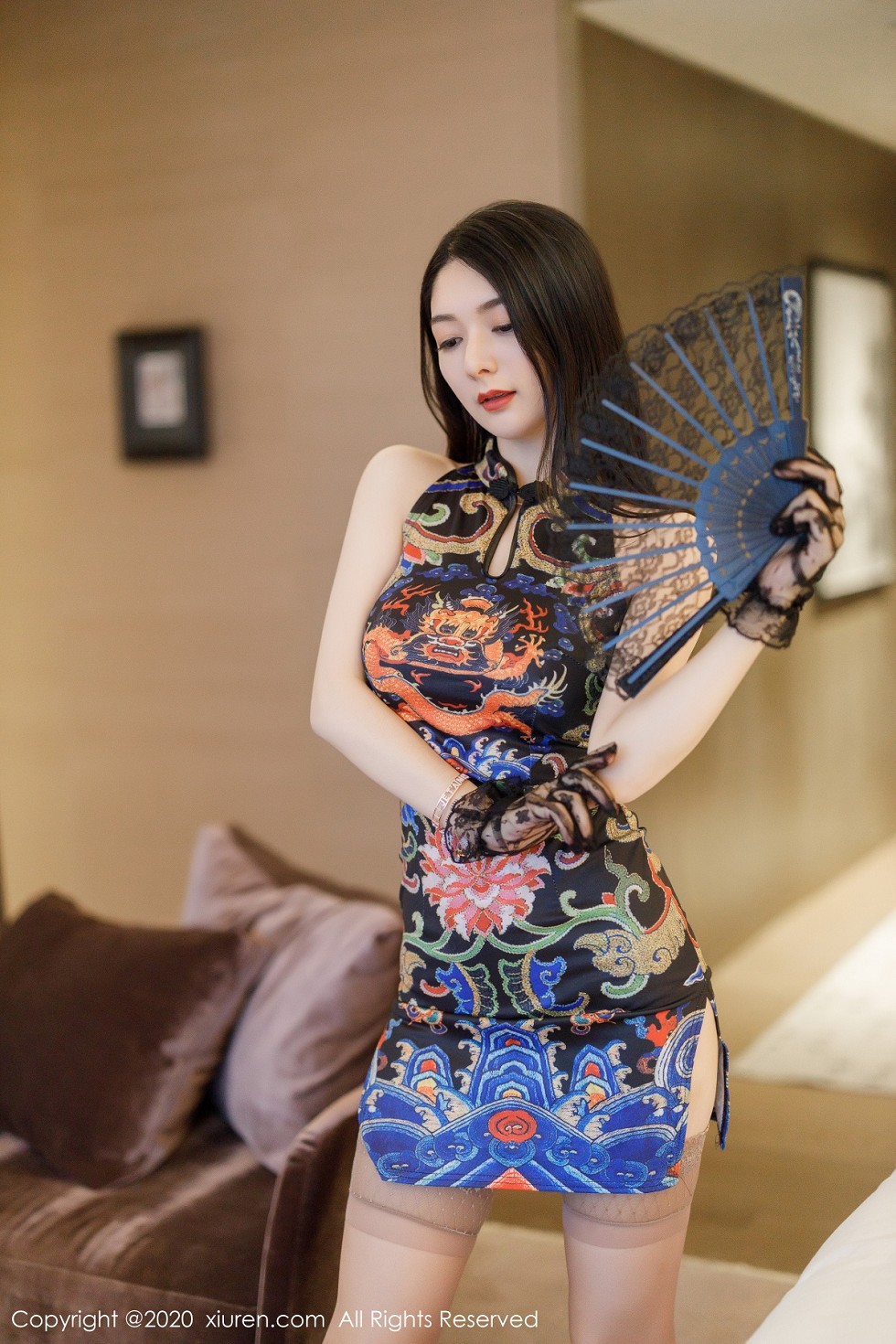 XiuRen第2366期_女神Angela小热巴私房古韵旗袍+性感内衣黑色蒙面诱惑写真53P