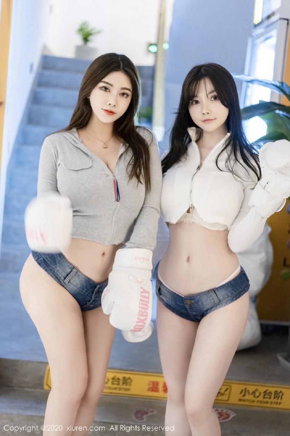 XiuRen第2907期_童颜巨乳妹子软软子＆糯美子拳击手主题健身房秀丰胸肥臀诱惑写真66P