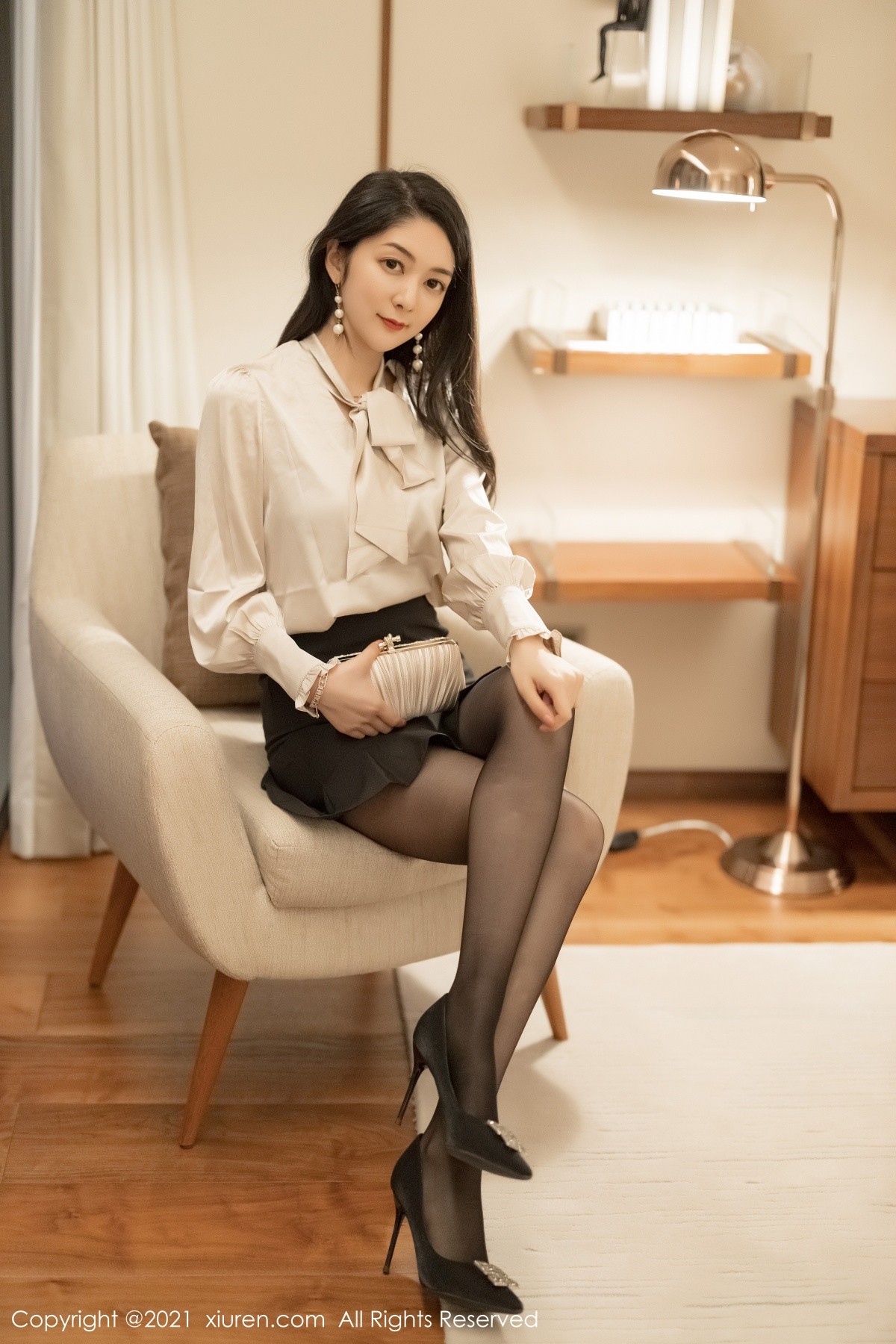 XiuRen第3488期_女神Angela00眼镜OL制服短裙下超薄黑丝裤袜极致魅惑写真71P