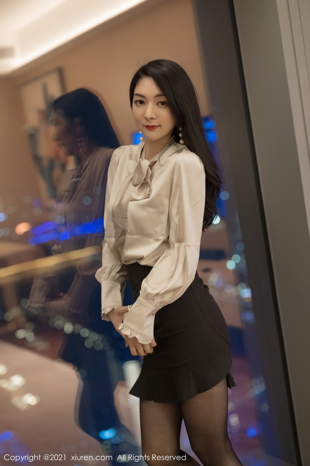 XiuRen第3488期_女神Angela00眼镜OL制服短裙下超薄黑丝裤袜极致魅惑写真71P