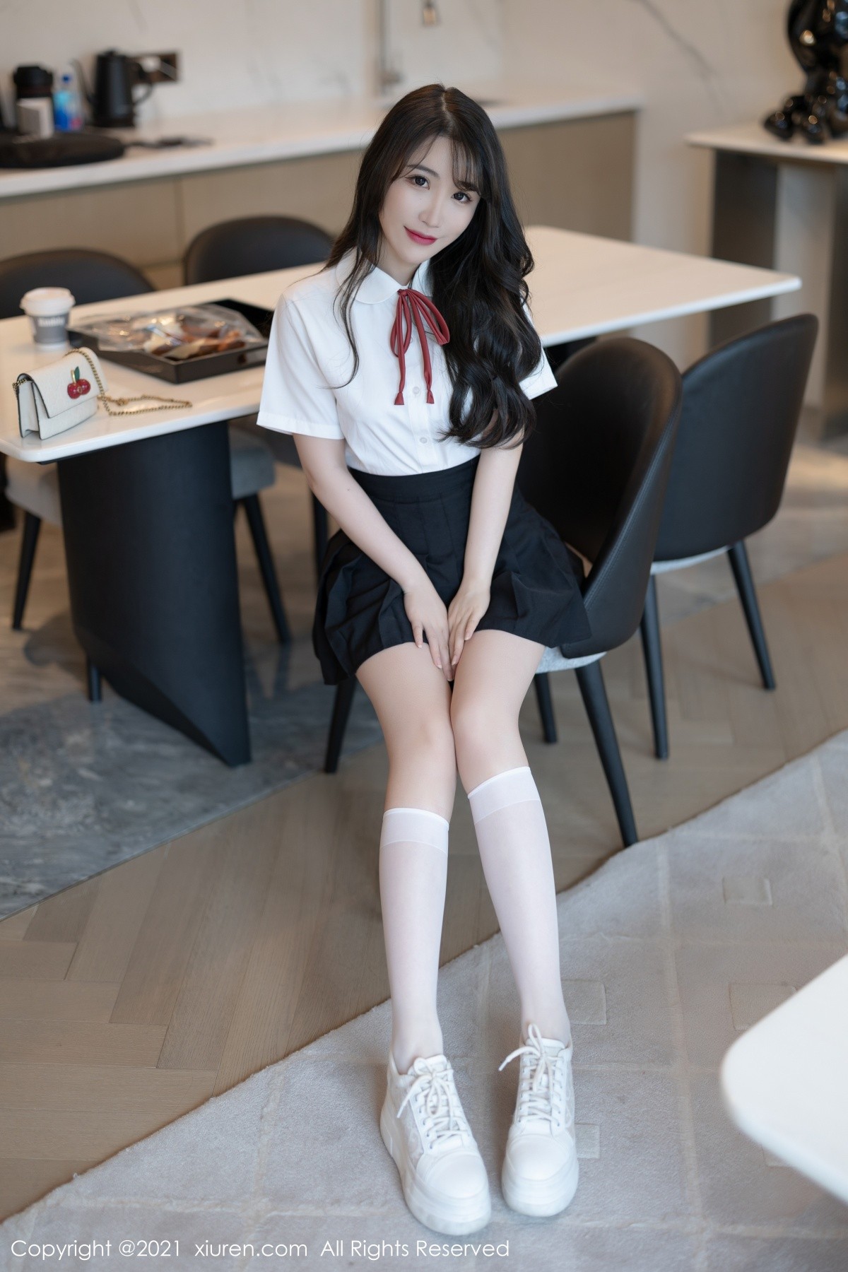 XiuRen第3960期_女神Cherry绯月樱深圳旅拍JK制服半脱露性感内衣完美诱惑写真60P