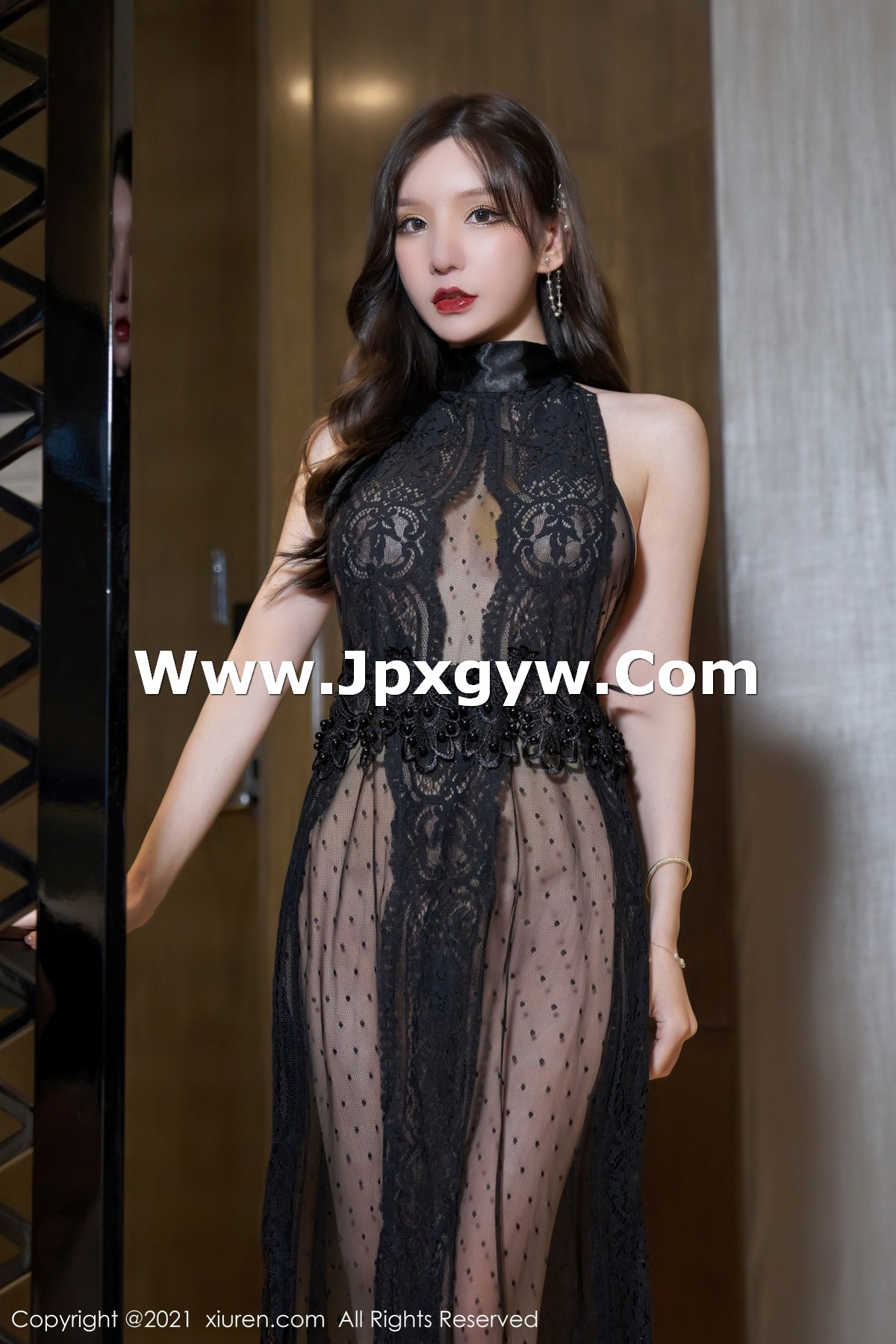 XiuRen第3836期_女神周于希Sandy魅惑黑色镂空服饰半脱秀白嫩豪乳翘臀诱惑写真66P