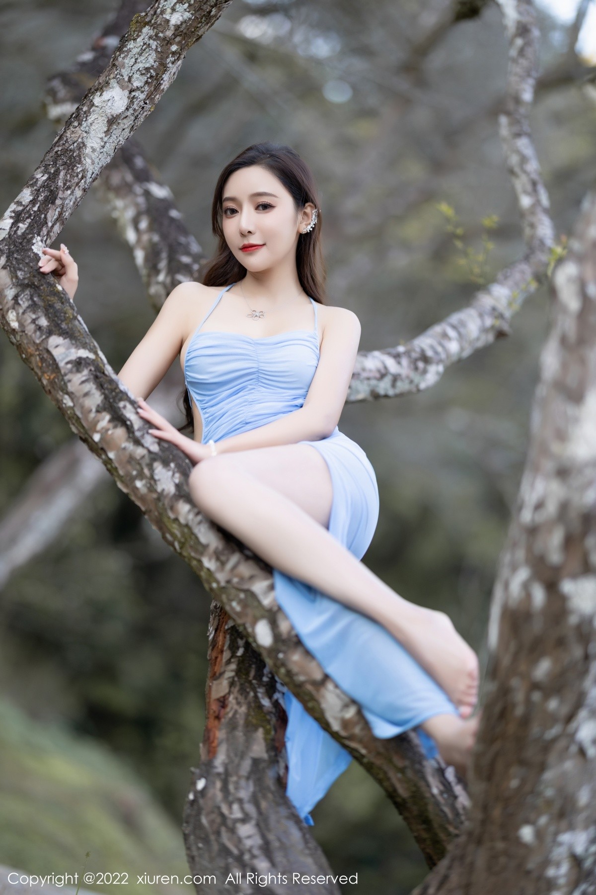 XiuRen第4581期_女神王馨瑶yanni户外性感蓝色长裙+浴室轻透服饰完美诱惑写真81P