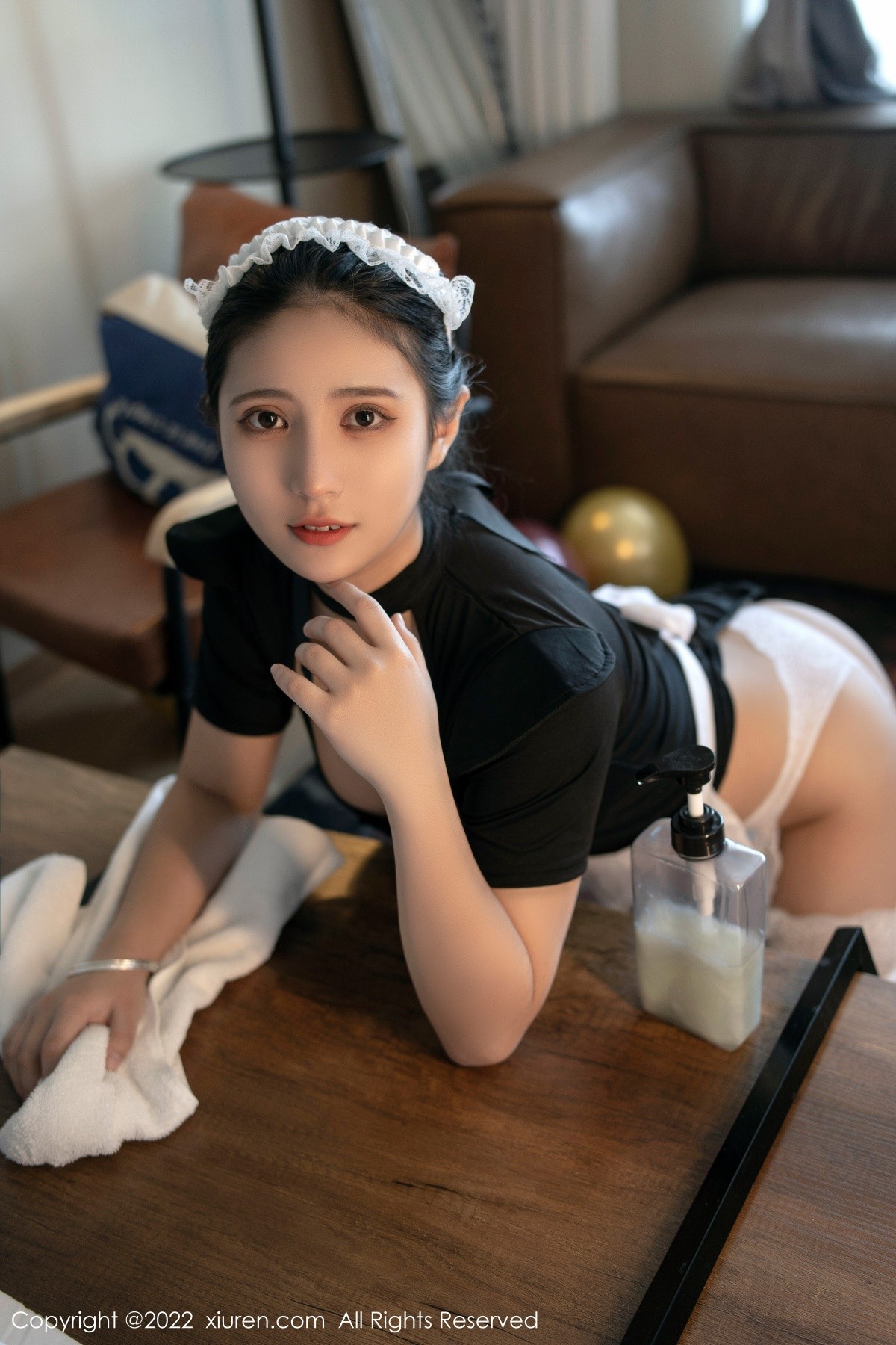 XiuRen第4554期_模特久久Aimee私房性感女仆装配白色蕾丝吊袜完美诱惑写真56P