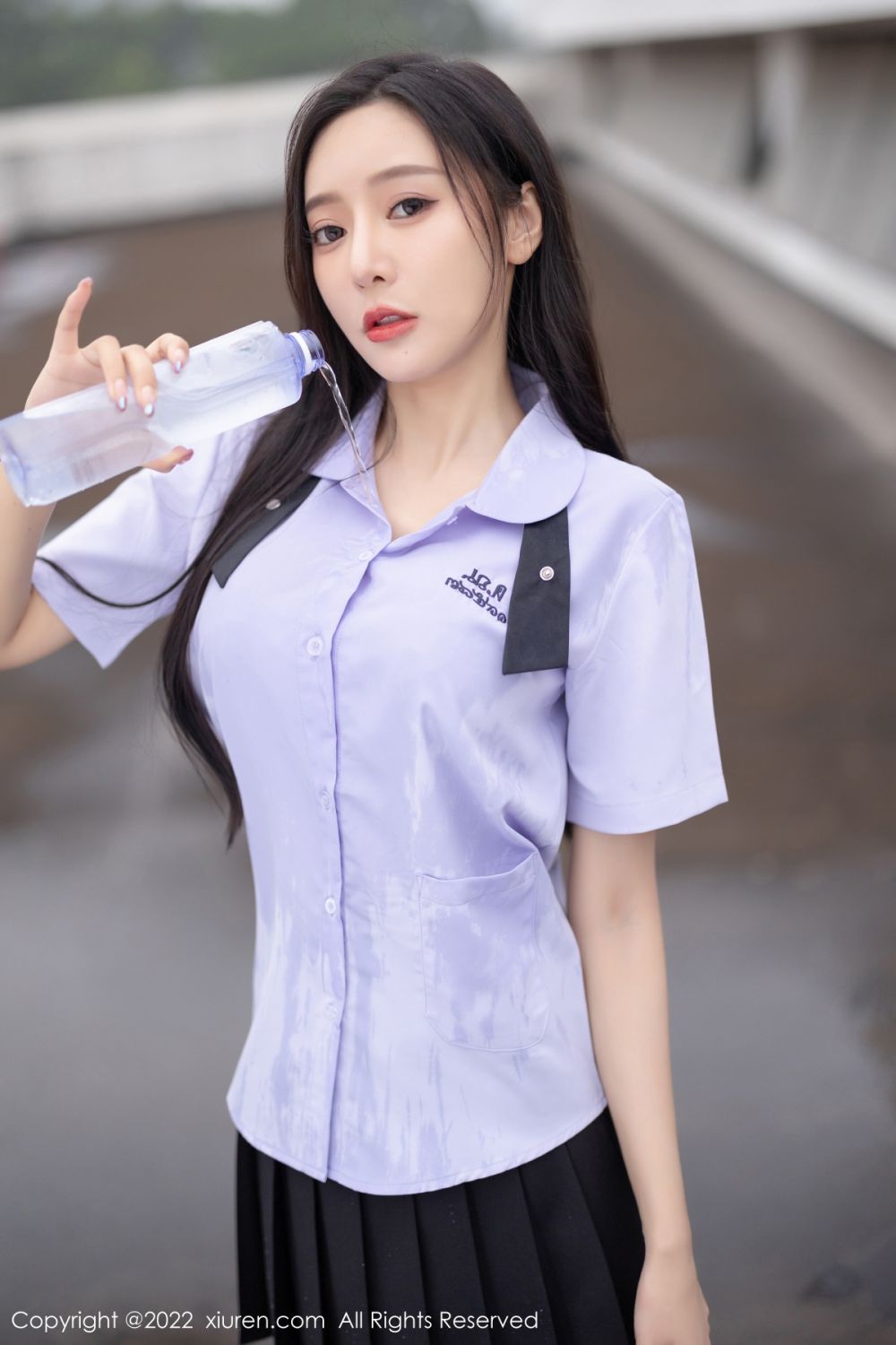 XiuRen第4819期_女神王馨瑶yanni户外半脱性感JK制服露蕾丝内衣完美诱惑写真66P