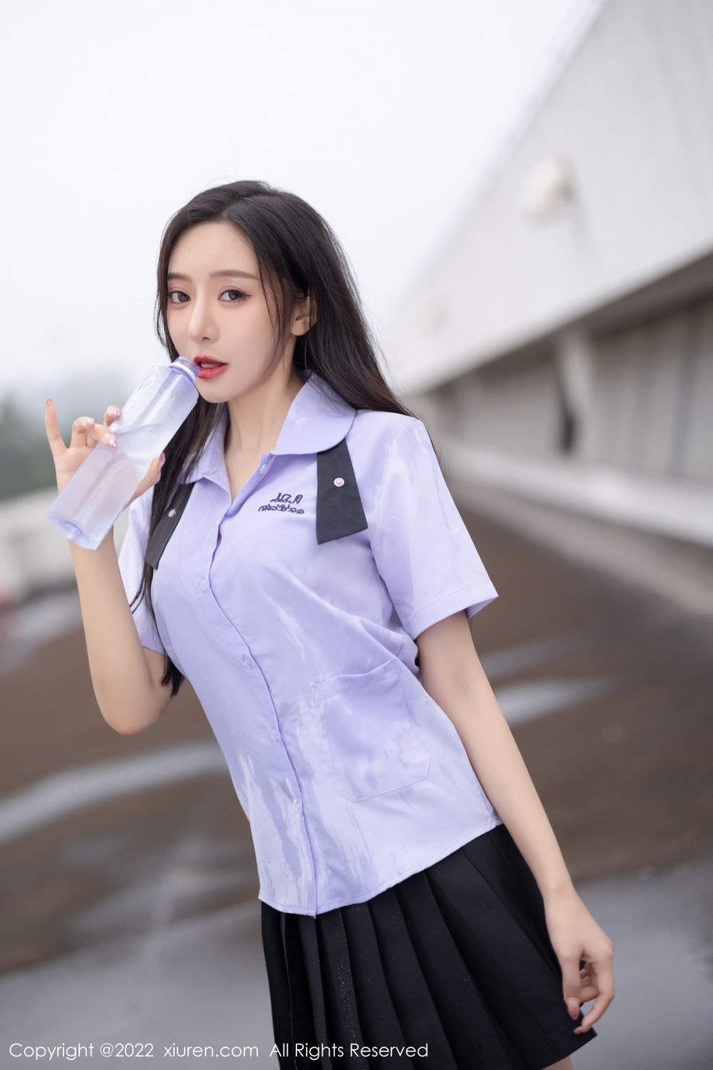 XiuRen第4819期_女神王馨瑶yanni户外半脱性感JK制服露蕾丝内衣完美诱惑写真66P