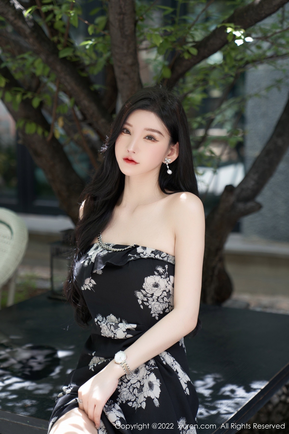 XiuRen第5307期_女神周于希Sally心愿旅拍黑色露肩连衣长裙秀完美身材诱惑写真90P