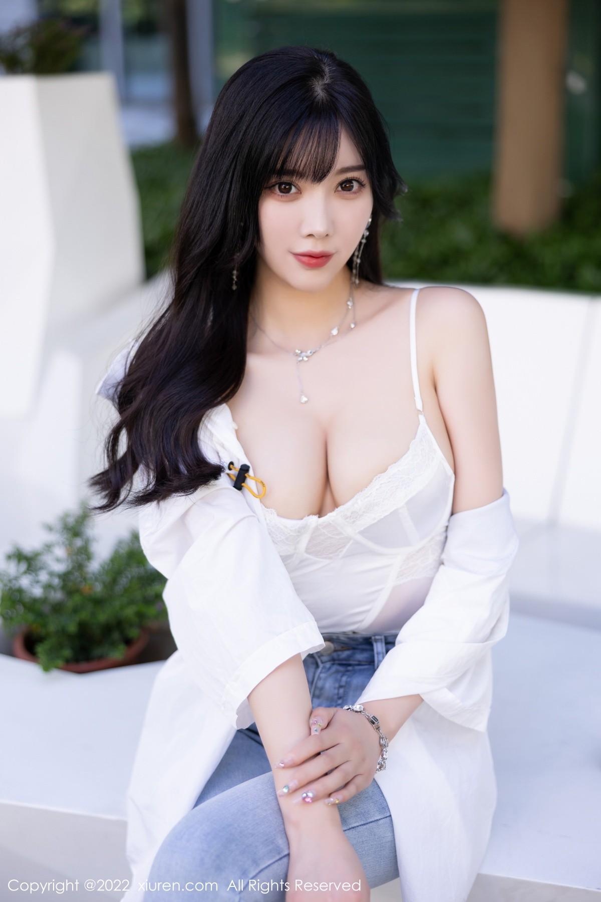 XiuRen第5614期_女神杨晨晨Yome私房半脱露白色内衣配无内肉丝迷人诱惑写真83P