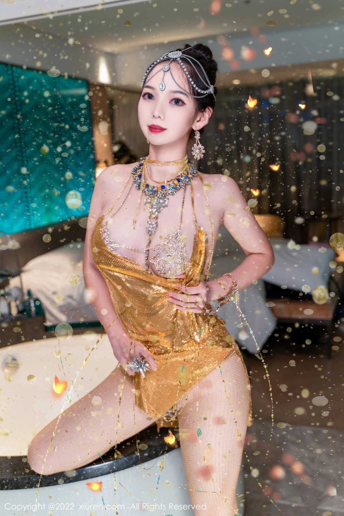 XiuRen第5559期_模特大美妞儿黄金甲主题性感情趣吊带真空秀豪乳翘臀诱惑写真62P